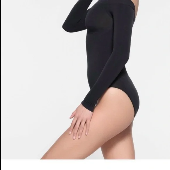 SKIMS Off the shoulder bodysuit in black NWT - Picture 2 of 5